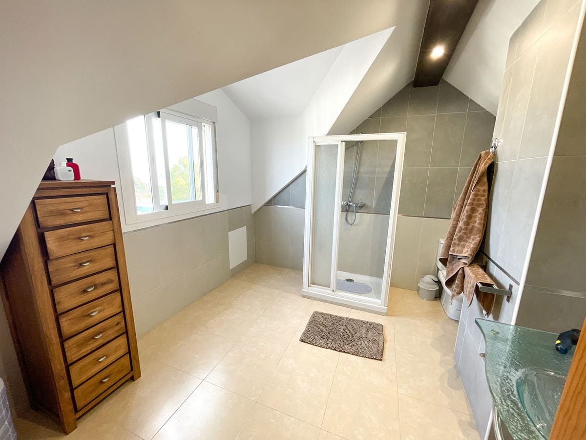 3 soverom Kjedet enebolig til salgs i Benalmadena med svømmebasseng garasje - € 830 000 (Ref: 9677340)