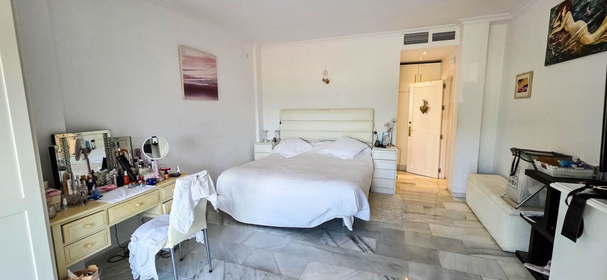 5 camera da letto Villetta Bifamiliare in vendita in La Duquesa / Puerto de la Duquesa con piscina - 749.000 € (Rif: 9677341)