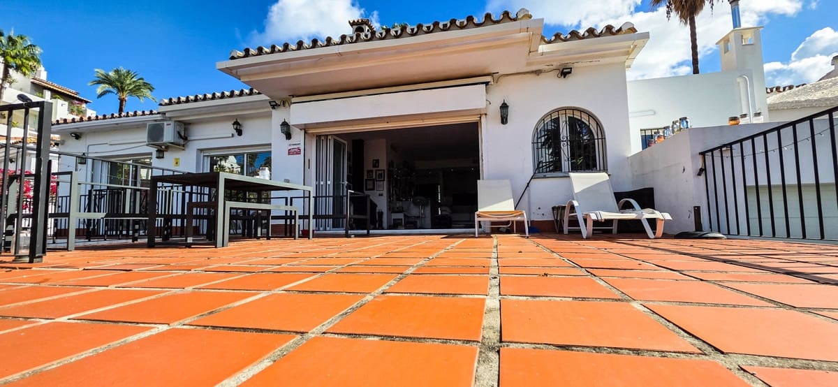 5 camera da letto Villetta Bifamiliare in vendita in La Duquesa / Puerto de la Duquesa con piscina - 749.000 € (Rif: 9677341)