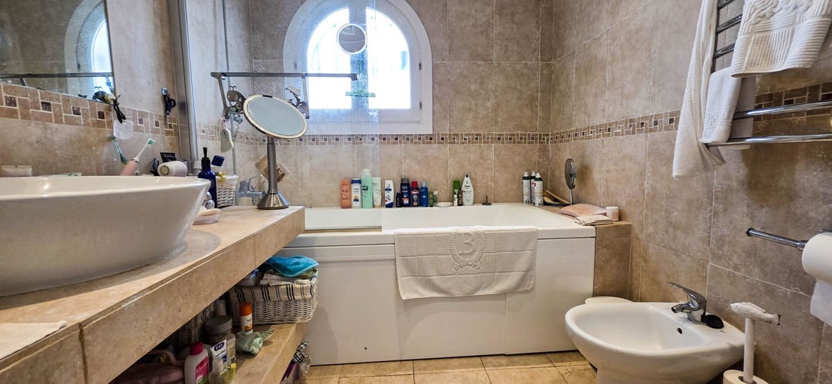 5 camera da letto Villetta Bifamiliare in vendita in La Duquesa / Puerto de la Duquesa con piscina - 749.000 € (Rif: 9677341)