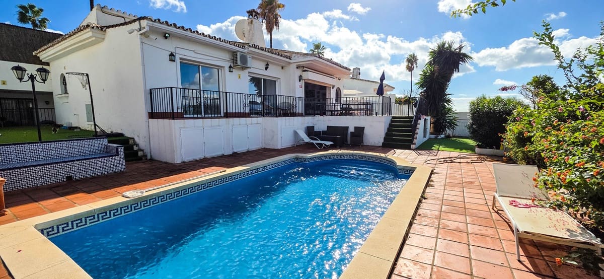 5 camera da letto Villetta Bifamiliare in vendita in La Duquesa / Puerto de la Duquesa con piscina - 749.000 € (Rif: 9677341)