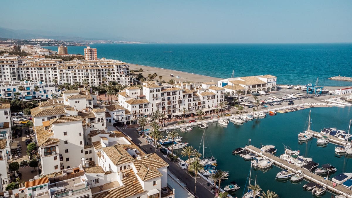 5 camera da letto Villetta Bifamiliare in vendita in La Duquesa / Puerto de la Duquesa con piscina - 749.000 € (Rif: 9677341)