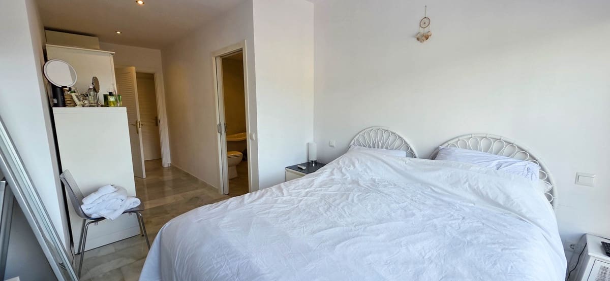 5 bedroom Semi-detached Villa for sale in La Duquesa / Puerto de la Duquesa with pool - € 749,000 (Ref: 9677341)