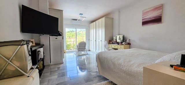 5 sovrum Semi-fristående Villa till salu i La Duquesa / Puerto de la Duquesa, Manilva med pool - 749 000 € (Ref: 9677341)