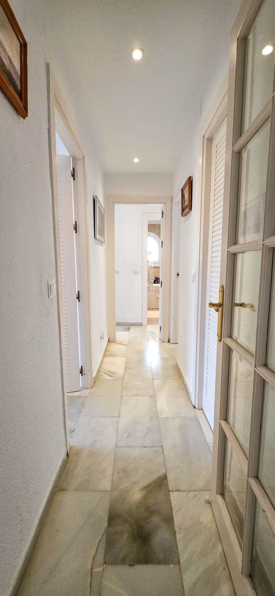 5 bedroom Semi-detached Villa for sale in La Duquesa / Puerto de la Duquesa with pool - € 749,000 (Ref: 9677341)