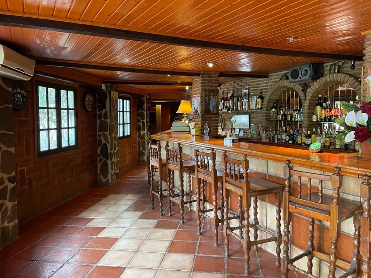 Hotel de 16 habitaciones en Alhaurín el Grande en venta con piscina - 3.175.000 € (Ref: 9677342)