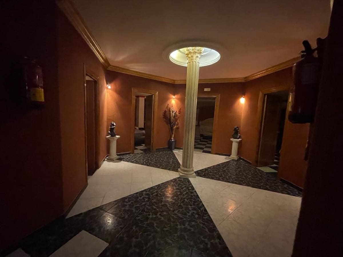 Hotel de 16 habitaciones en Alhaurín el Grande en venta con piscina - 3.175.000 € (Ref: 9677342)