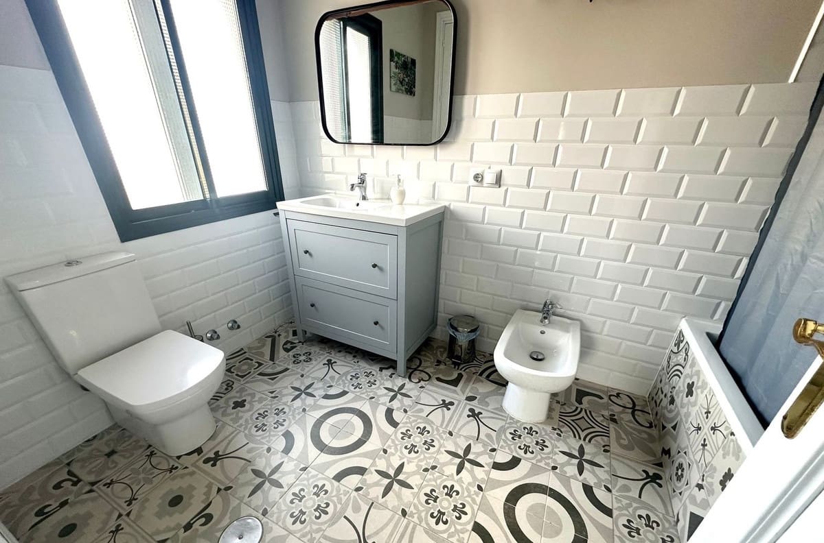 4 bedroom Semi-detached Villa for sale in Manilva with pool - € 599,000 (Ref: 9677345)