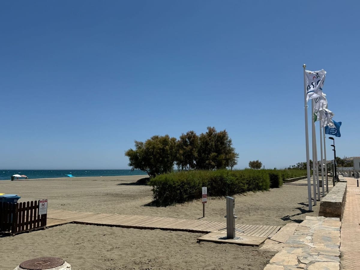 4 bedroom Semi-detached Villa for sale in Manilva with pool - € 599,000 (Ref: 9677345)