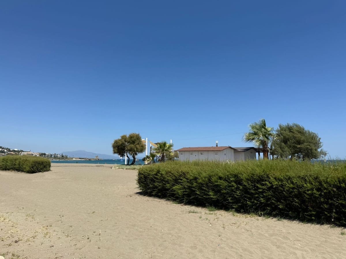 4 bedroom Semi-detached Villa for sale in Manilva with pool - € 599,000 (Ref: 9677345)