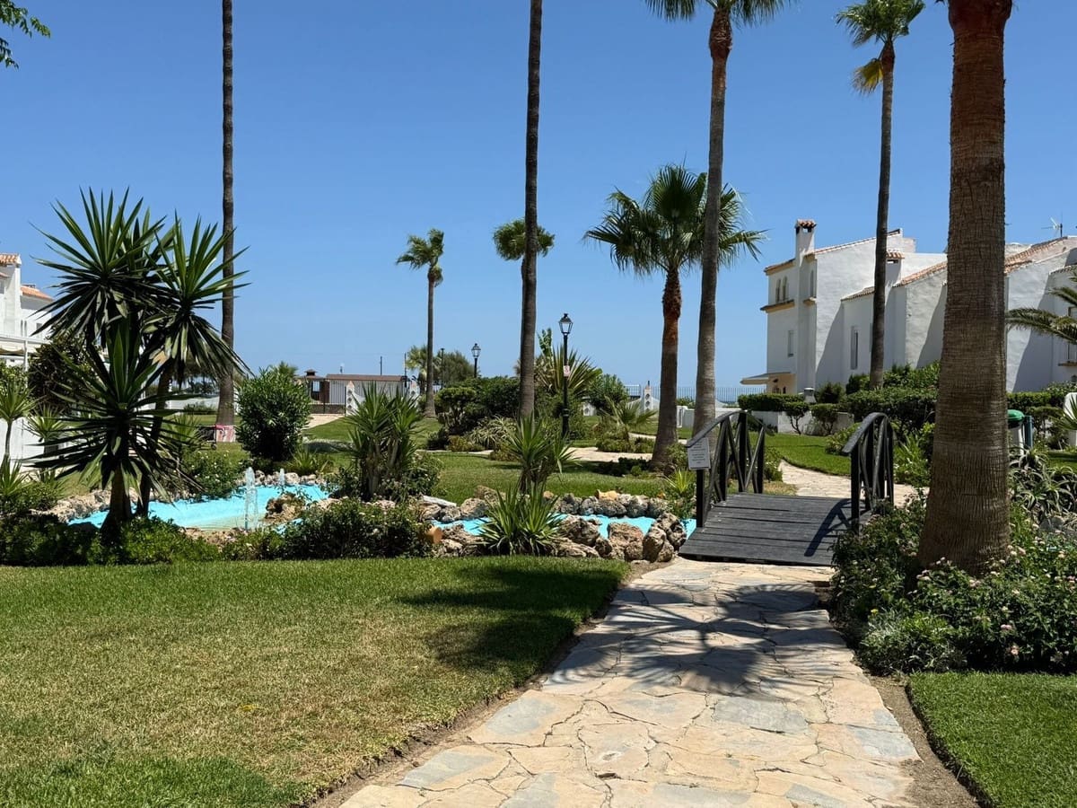 4 bedroom Semi-detached Villa for sale in Manilva with pool - € 599,000 (Ref: 9677345)