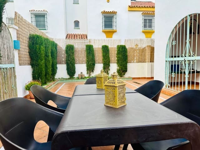 4 soveværelse Semi-Rækkehus til salg i Manilva Pueblo, Manilva med swimmingpool - € 599.000 (Ref: 9677345)