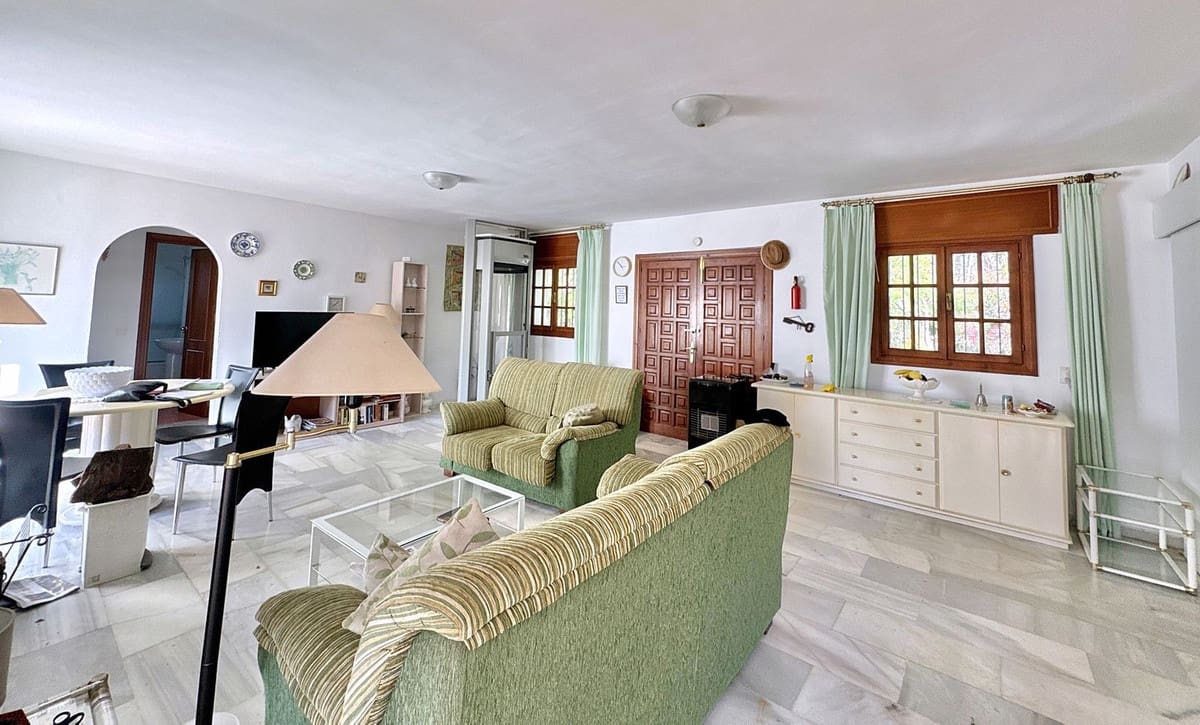 5 soveværelse Villa til salg i El Rosario med swimmingpool - € 950.000 (Ref: 9677346)