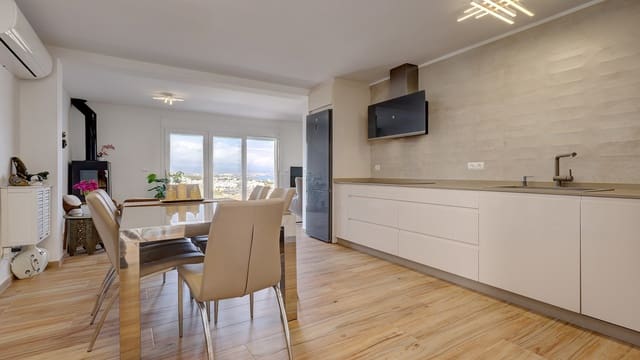 2 soverom Kjedet enebolig til salgs i Manilva Pueblo, Manilva med svømmebasseng - € 450 000 (Ref: 9677347)