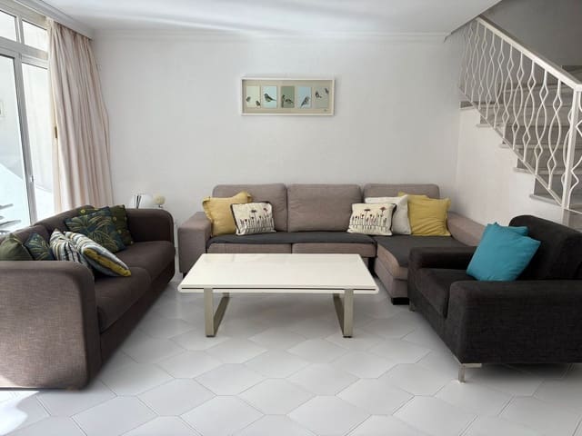 3 soveværelse Semi-Rækkehus til salg i Miraflores, Málaga by med swimmingpool - € 595.000 (Ref: 9677348)