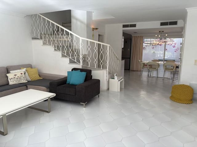 3 soveværelse Semi-Rækkehus til salg i Miraflores, Málaga by med swimmingpool - € 595.000 (Ref: 9677348)