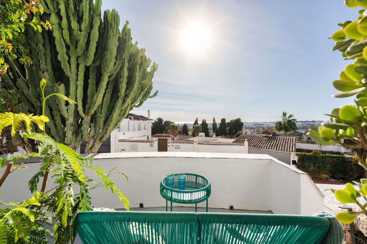 3 bedroom Semi-detached Villa for sale in Nueva Andalucia - € 549,000 (Ref: 9677349)