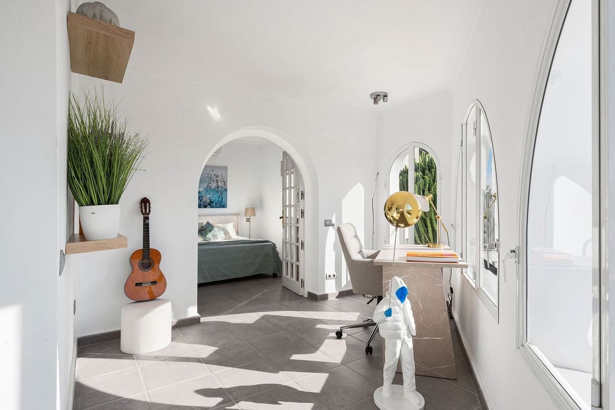 3 bedroom Semi-detached Villa for sale in Nueva Andalucia - € 549,000 (Ref: 9677349)