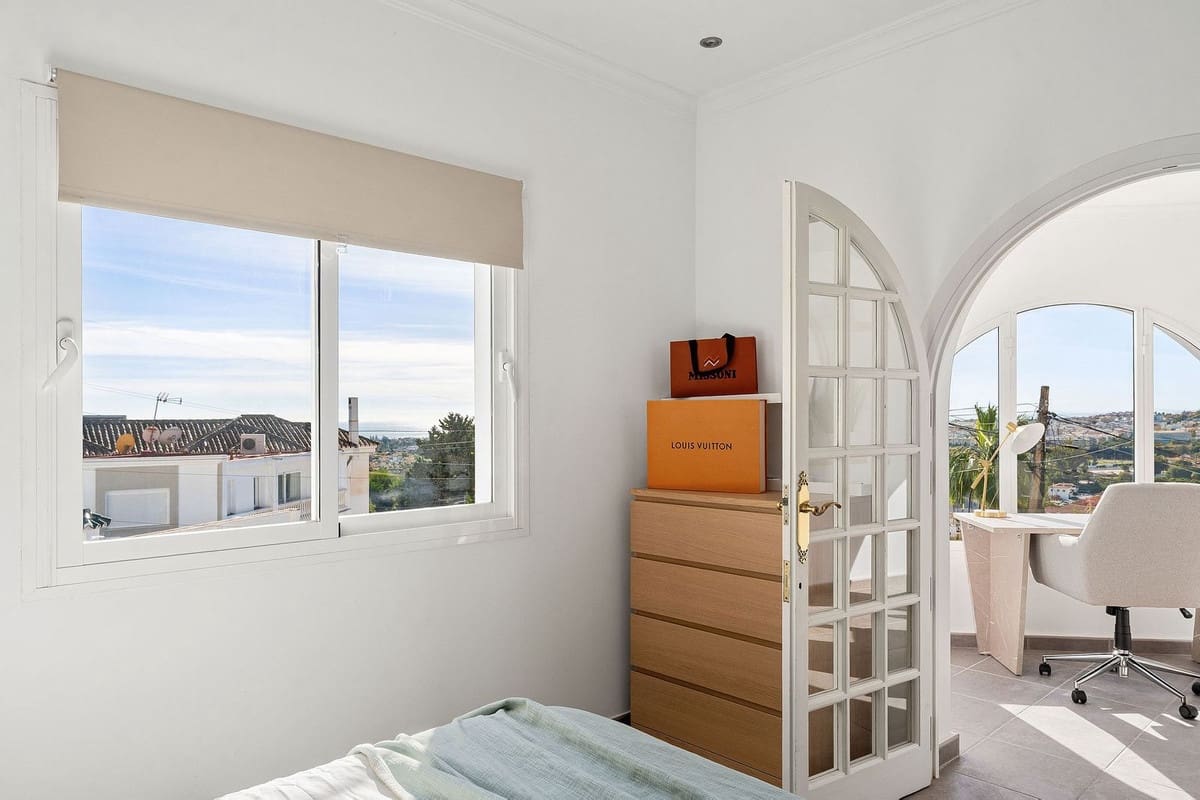 3 bedroom Semi-detached Villa for sale in Nueva Andalucia - € 549,000 (Ref: 9677349)