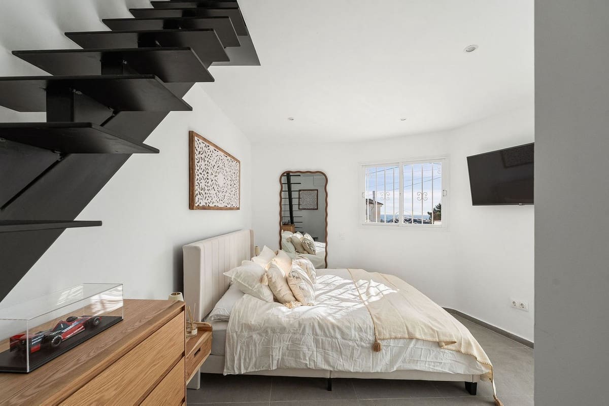 3 bedroom Semi-detached Villa for sale in Nueva Andalucia - € 549,000 (Ref: 9677349)