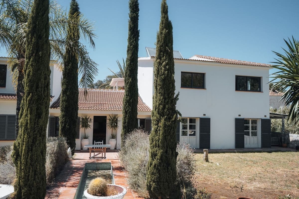 10 bedroom Guesthouse/B & B for sale in Alhaurin el Grande with pool - € 1,395,000 (Ref: 9677350)
