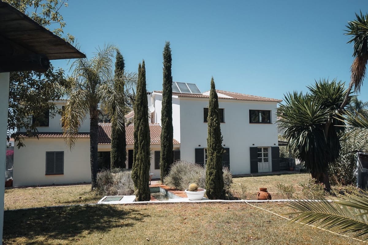 10 bedroom Guesthouse/B & B for sale in Alhaurin el Grande with pool - € 1,395,000 (Ref: 9677350)