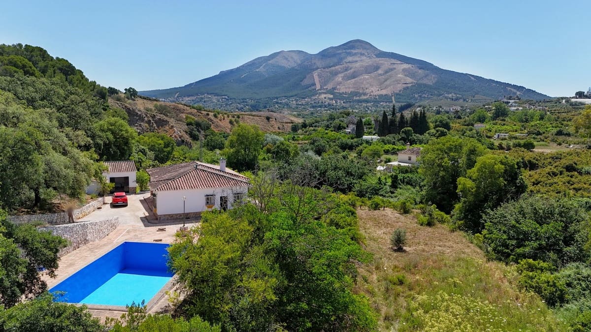 3 Zimmer Villa zu verkaufen in Alhaurin el Grande mit Pool - 649.000 € (Ref: 9677351)