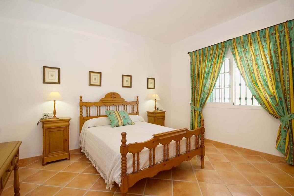3 quarto Moradia para venda em Alhaurin el Grande com piscina - 649 000 € (Ref: 9677351)