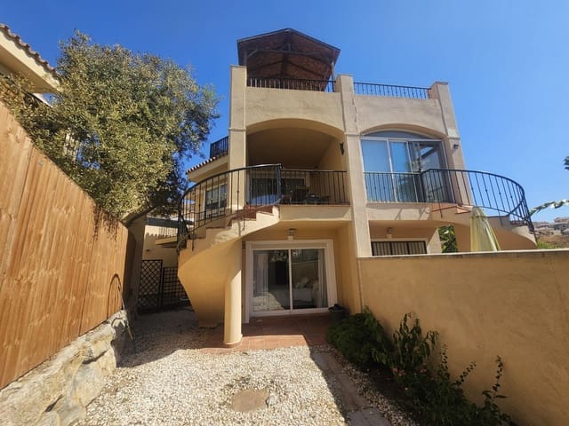 4 soverom Kjedet enebolig til salgs i Riviera del Sol, Mijas med svømmebasseng garasje - € 469 500 (Ref: 9677352)