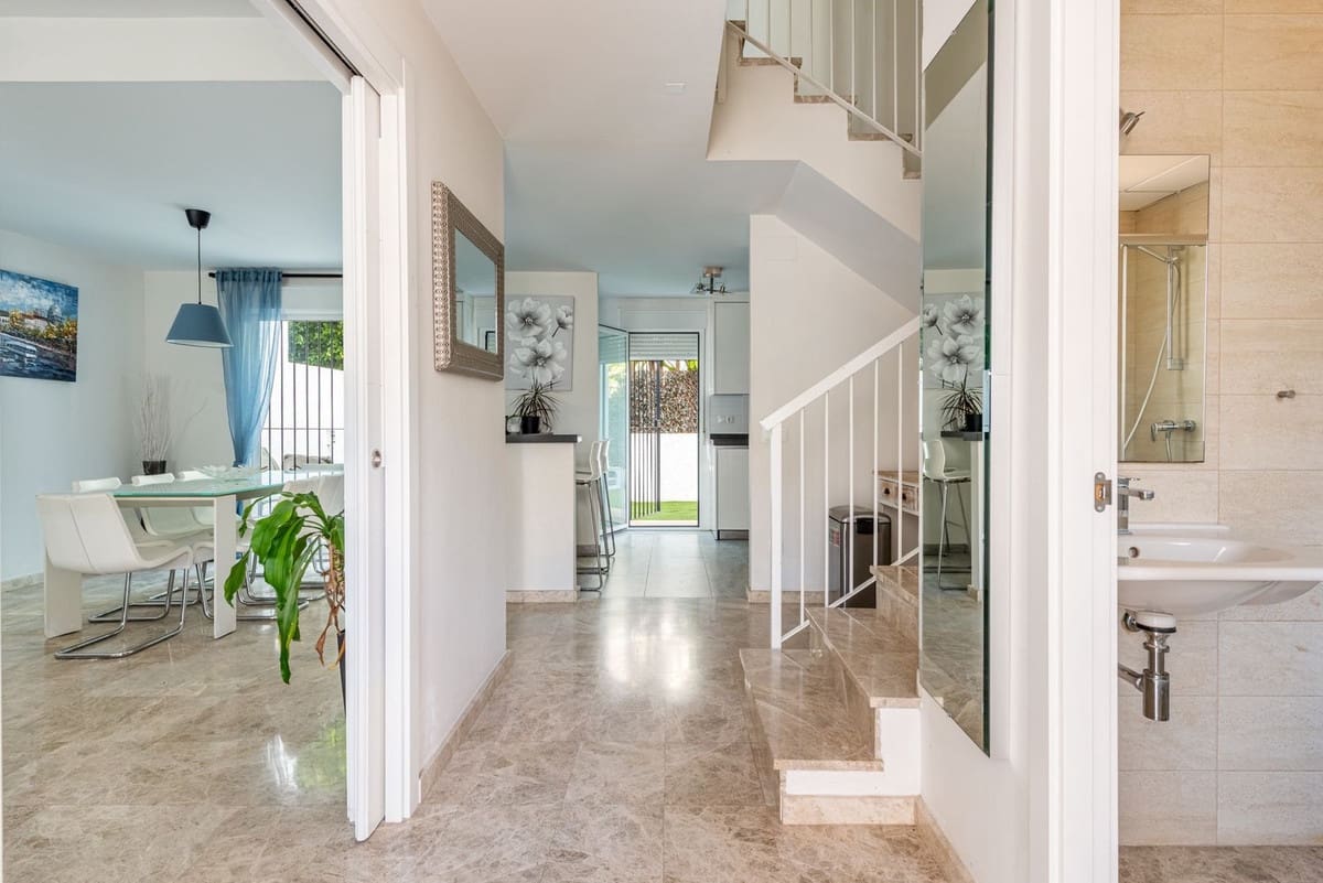 3 quarto Moradia Geminada para venda em Nueva Andalucia - 595 000 € (Ref: 9677353)