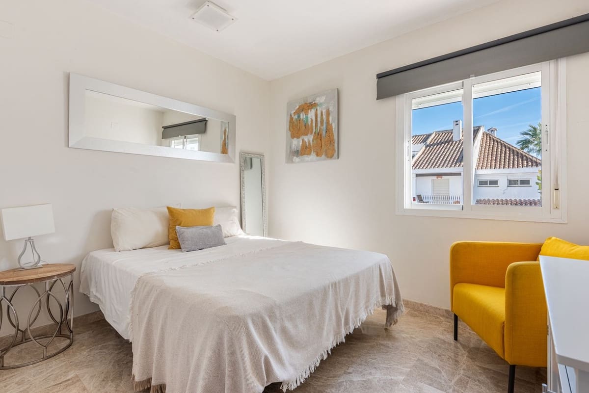 3 quarto Moradia Geminada para venda em Nueva Andalucia - 595 000 € (Ref: 9677353)