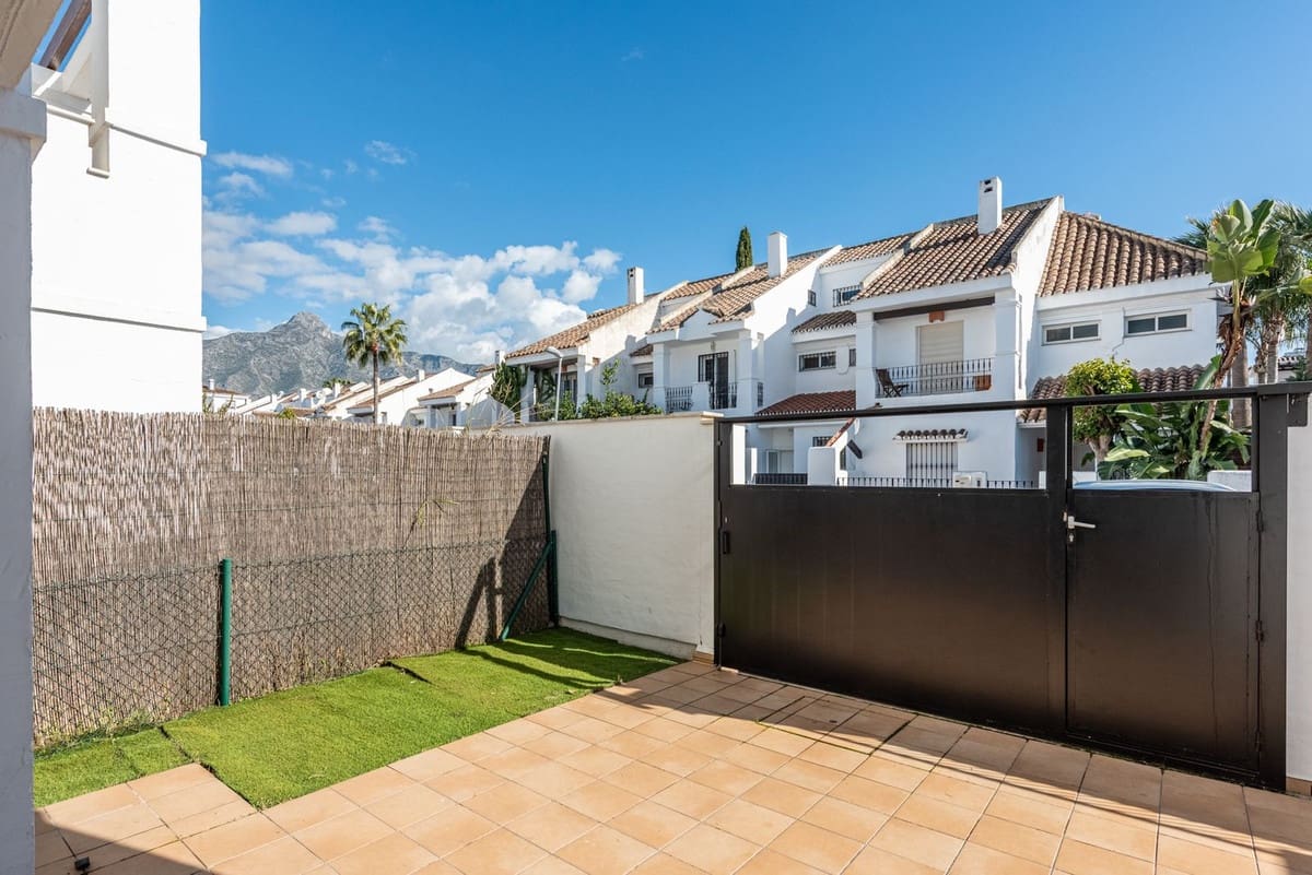3 quarto Moradia Geminada para venda em Nueva Andalucia - 595 000 € (Ref: 9677353)
