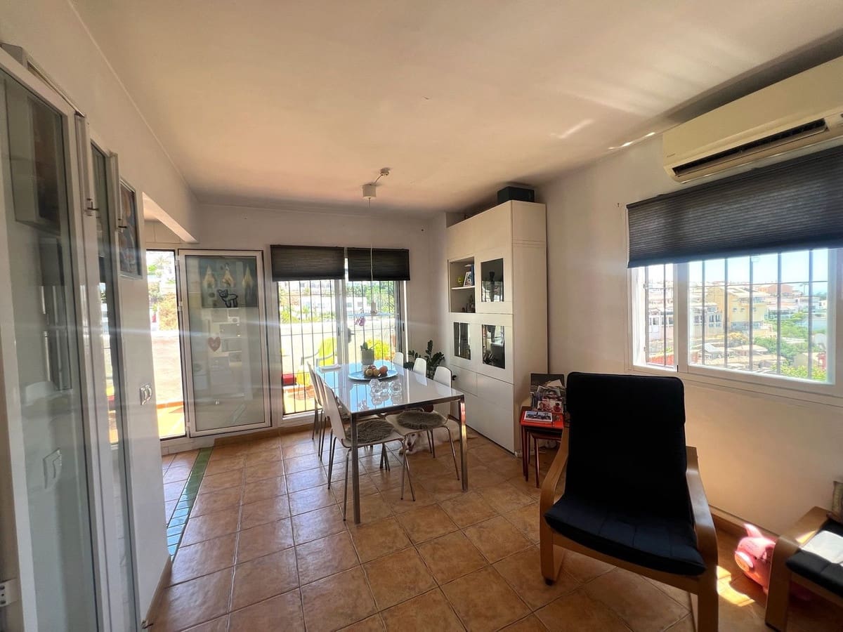 3 soveværelse Semi-Rækkehus til salg i Fuengirola med swimmingpool - € 465.000 (Ref: 9677355)