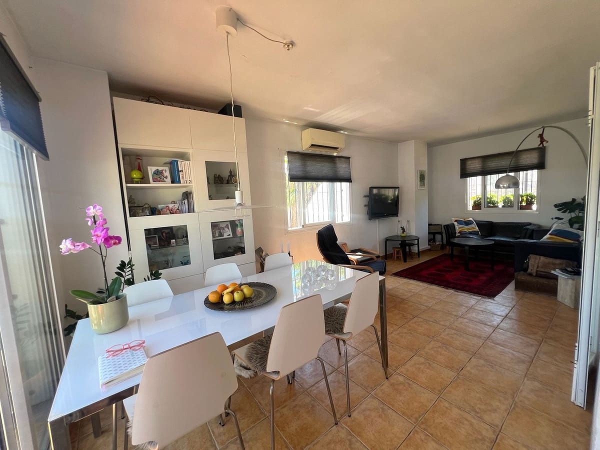 3 soveværelse Semi-Rækkehus til salg i Fuengirola med swimmingpool - € 465.000 (Ref: 9677355)