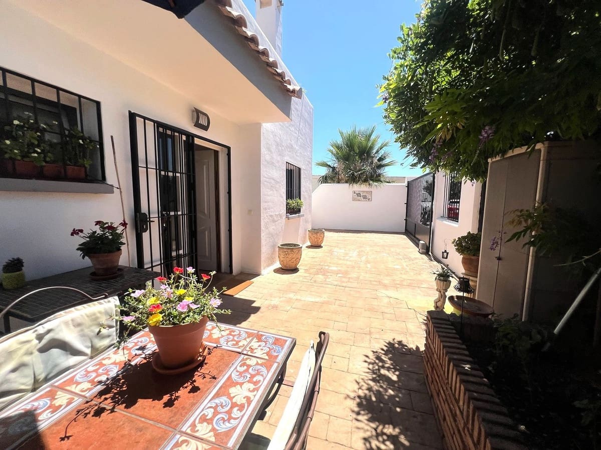 3 soveværelse Semi-Rækkehus til salg i Fuengirola med swimmingpool - € 465.000 (Ref: 9677355)