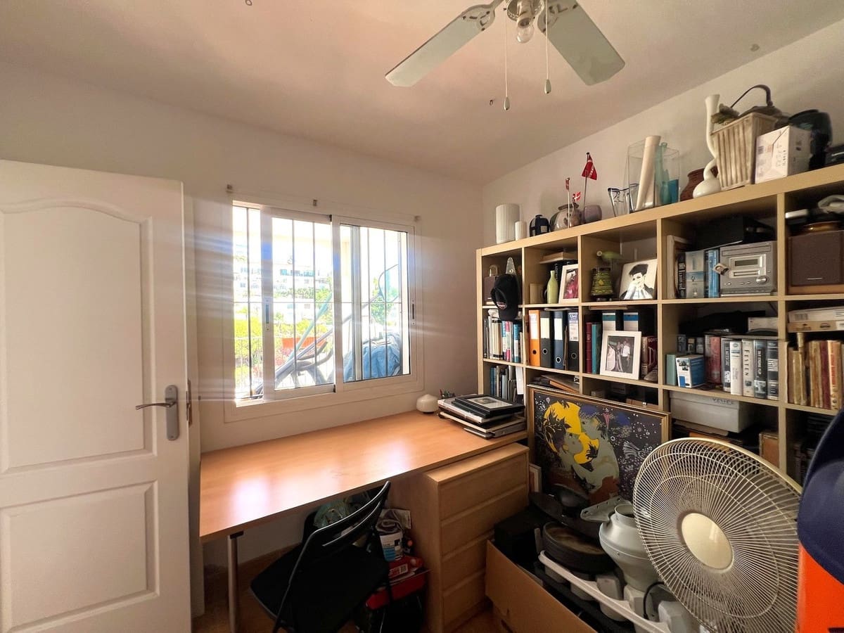 3 soveværelse Semi-Rækkehus til salg i Fuengirola med swimmingpool - € 465.000 (Ref: 9677355)