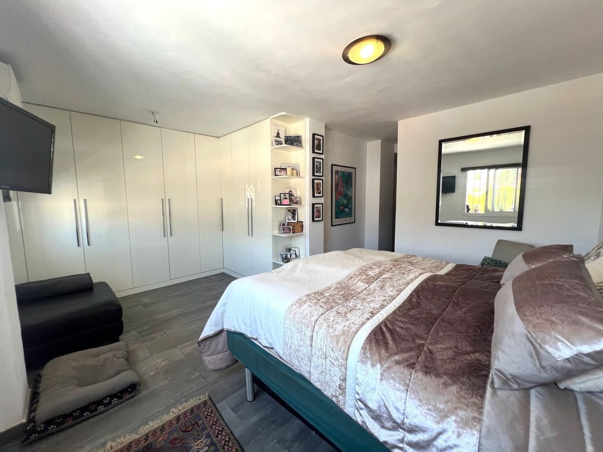 3 soveværelse Semi-Rækkehus til salg i Fuengirola med swimmingpool - € 465.000 (Ref: 9677355)