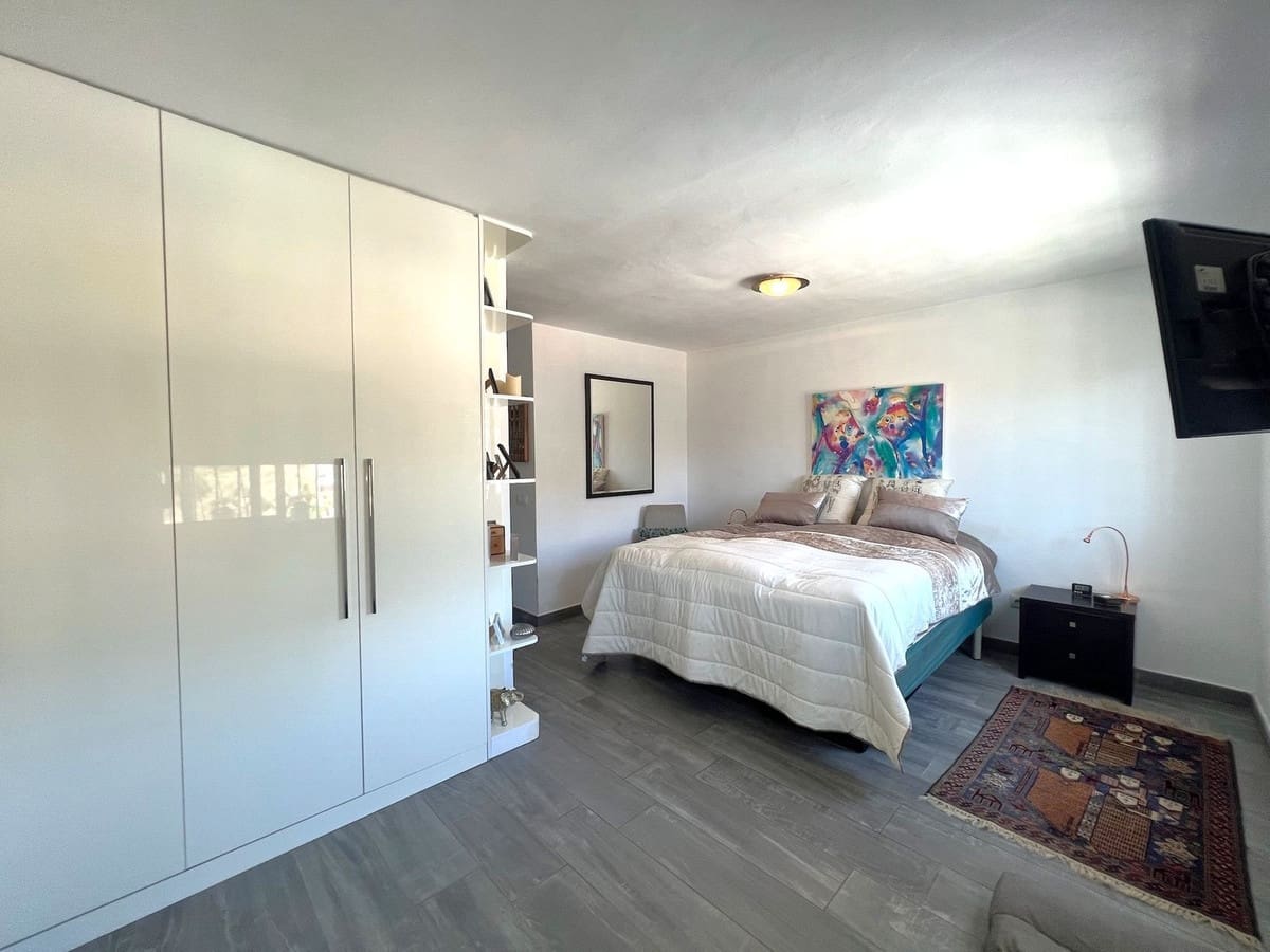 3 soveværelse Semi-Rækkehus til salg i Fuengirola med swimmingpool - € 465.000 (Ref: 9677355)