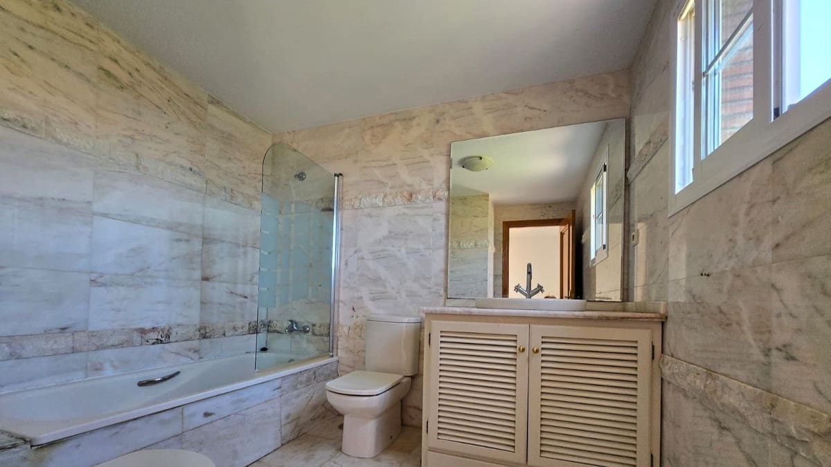 4 Zimmer Haus zu verkaufen in La Cala de Mijas mit Pool Garage - 599.000 € (Ref: 9677356)