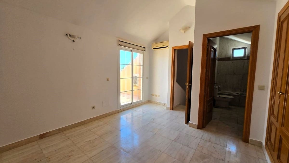 4 Zimmer Haus zu verkaufen in La Cala de Mijas mit Pool Garage - 599.000 € (Ref: 9677356)