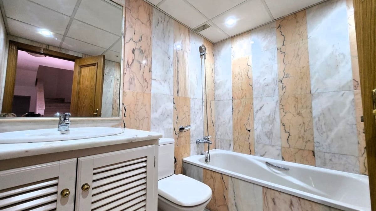 4 Zimmer Haus zu verkaufen in La Cala de Mijas mit Pool Garage - 599.000 € (Ref: 9677356)