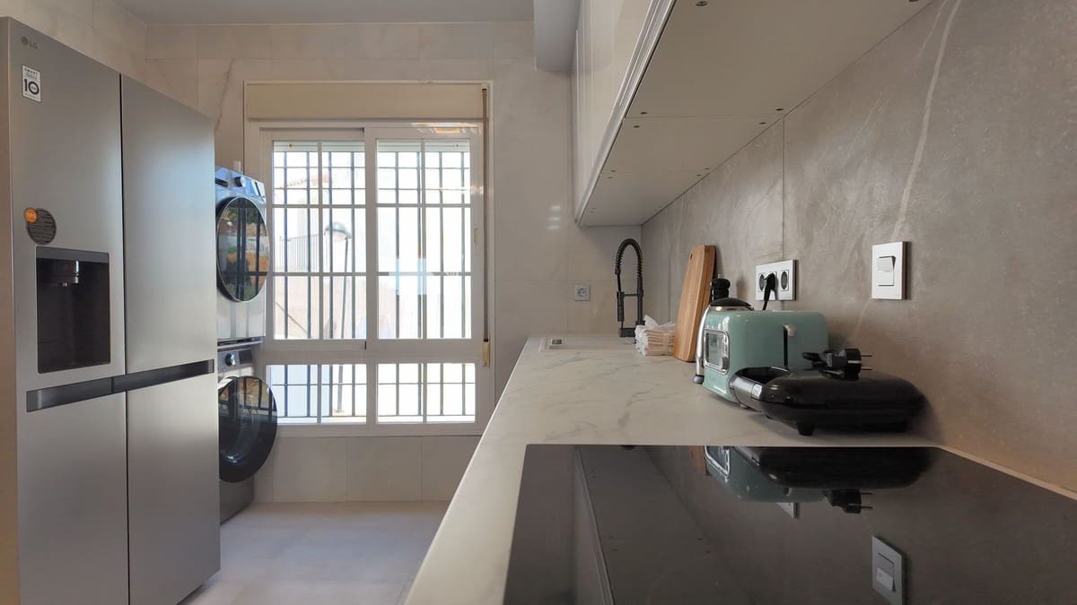 4 makuuhuone Omakotitalo myytävänä paikassa Benalmadena mukana uima-altaan 
autotalli - 850 000 € (Ref: 9677357)