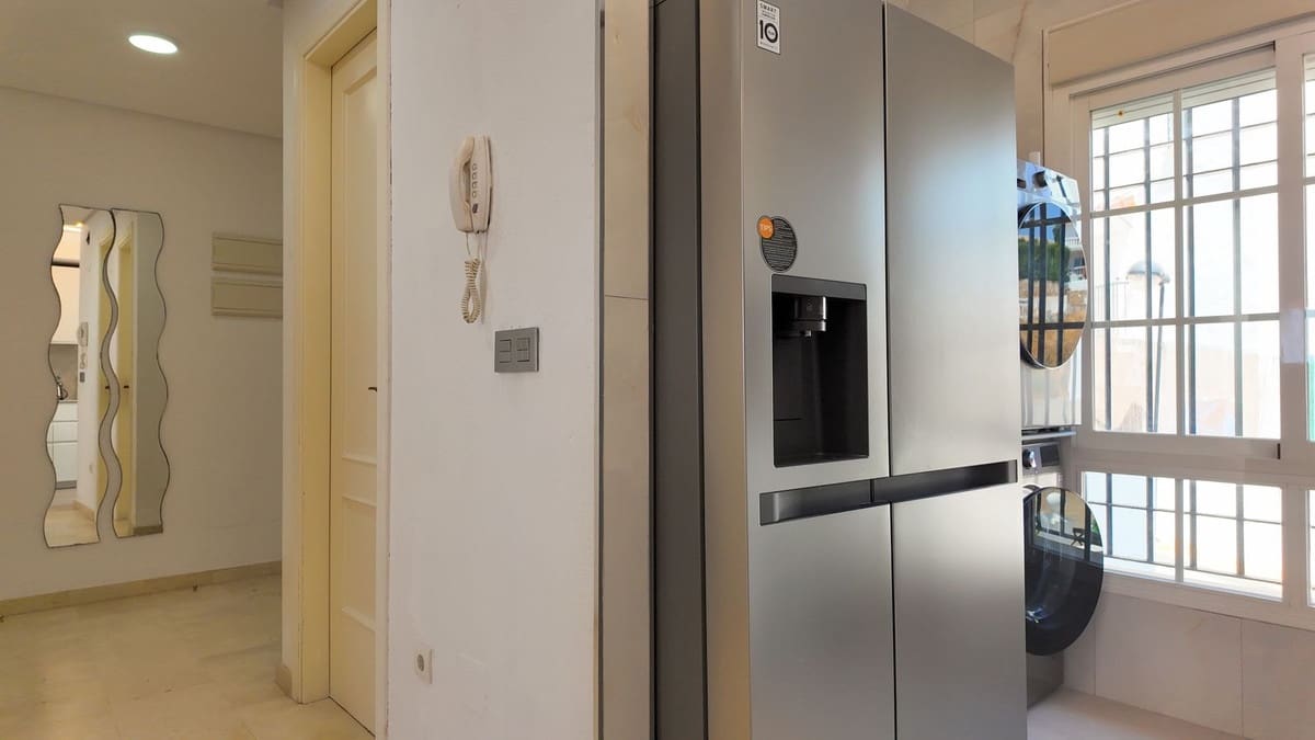 4 makuuhuone Omakotitalo myytävänä paikassa Benalmadena mukana uima-altaan 
autotalli - 850 000 € (Ref: 9677357)