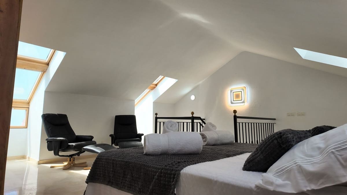 4 makuuhuone Omakotitalo myytävänä paikassa Benalmadena mukana uima-altaan 
autotalli - 850 000 € (Ref: 9677357)