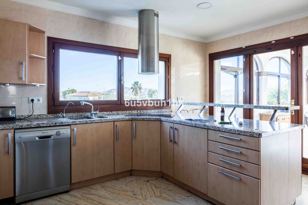 Finca/Casa Rural de 4 habitaciones en Alhaurín el Grande en venta con piscina - 999.000 € (Ref: 9677358)