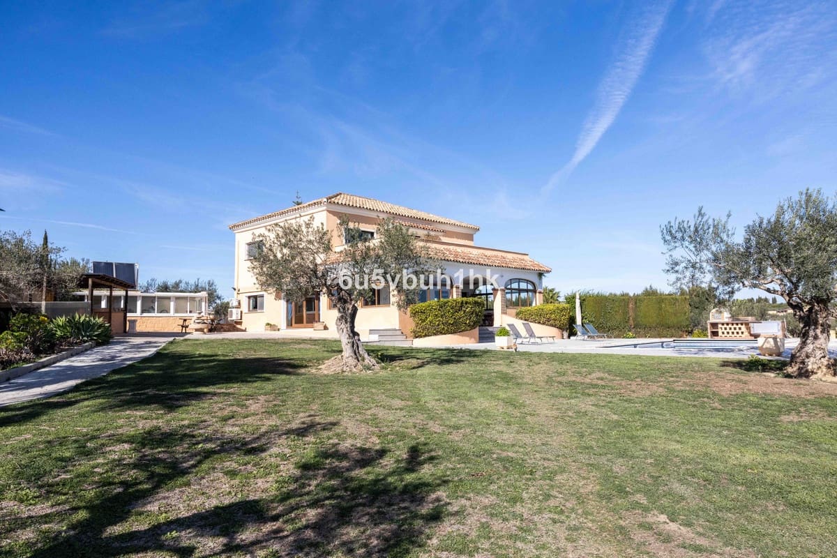 Finca/Casa Rural de 4 habitaciones en Alhaurín el Grande en venta con piscina - 999.000 € (Ref: 9677358)
