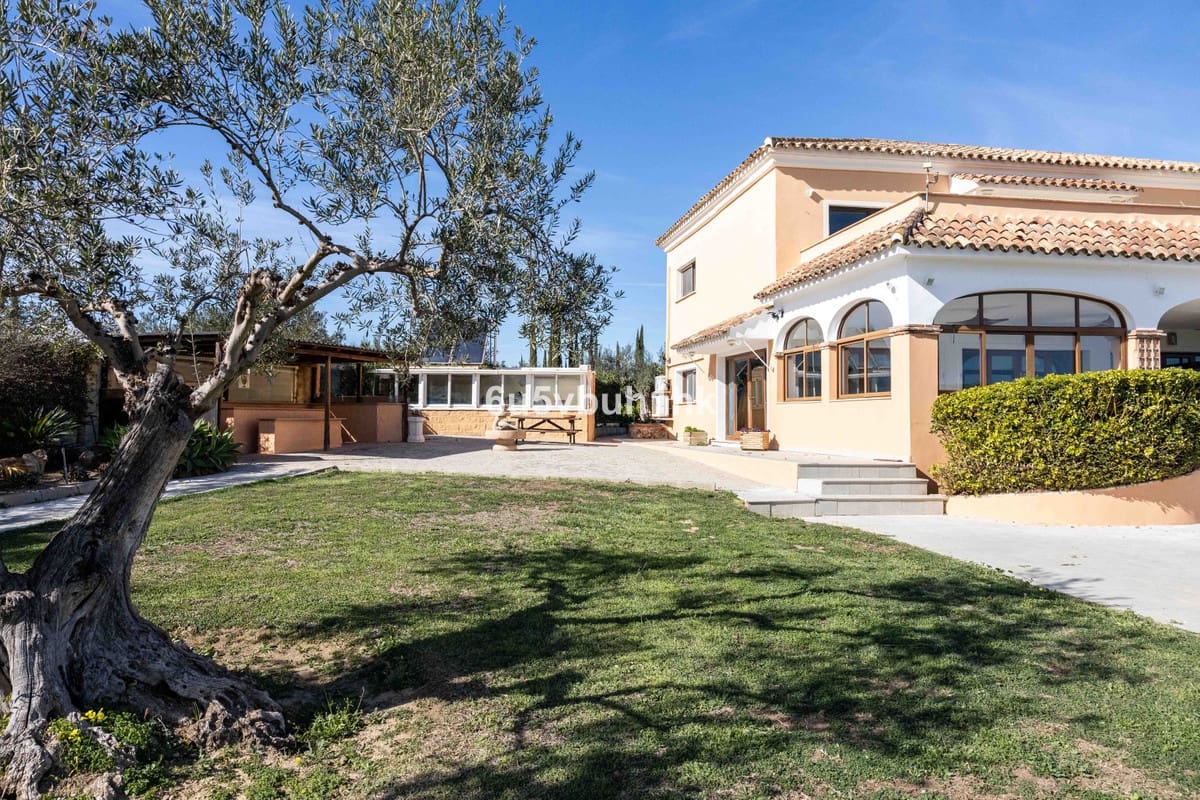 Finca/Casa Rural de 4 habitaciones en Alhaurín el Grande en venta con piscina - 999.000 € (Ref: 9677358)