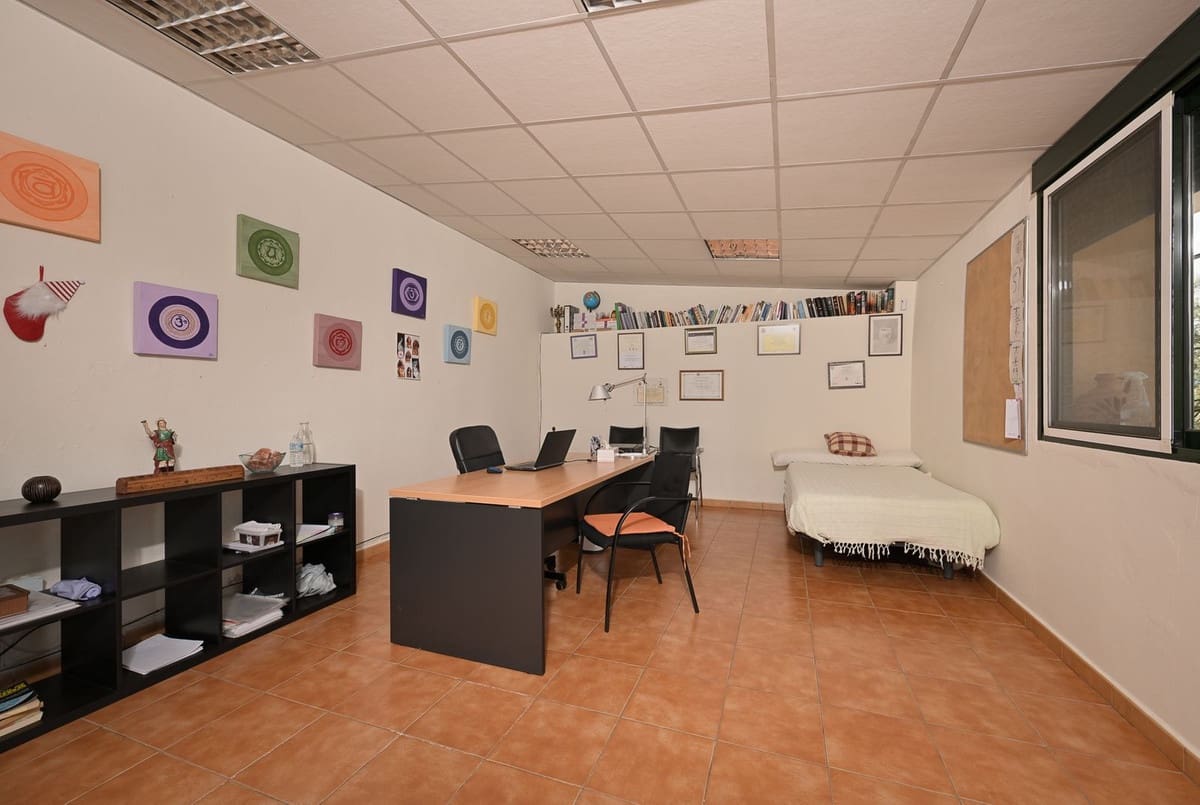 4 bedroom Finca/Country House for sale in Alhaurin el Grande with pool - € 765,000 (Ref: 9677362)