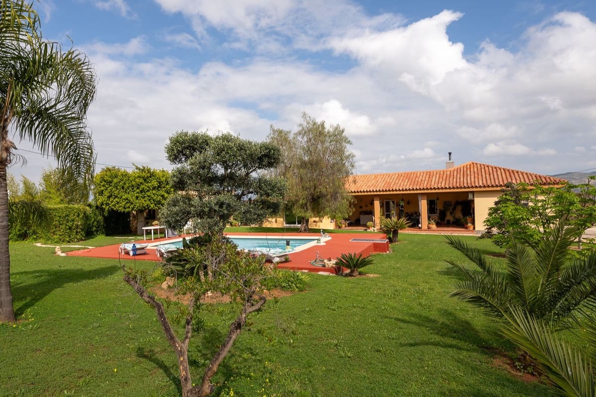 4 bedroom Finca/Country House for sale in Alhaurin el Grande with pool - € 765,000 (Ref: 9677362)