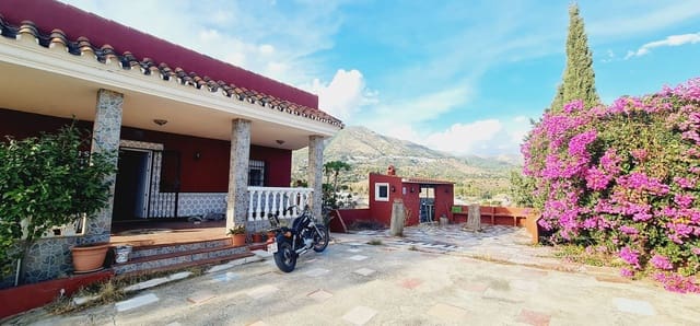 Finca/Casa Rural de 3 habitaciones en Centro ciudad, Fuengirola en venta con piscina - 950.000 € (Ref: 9677364)